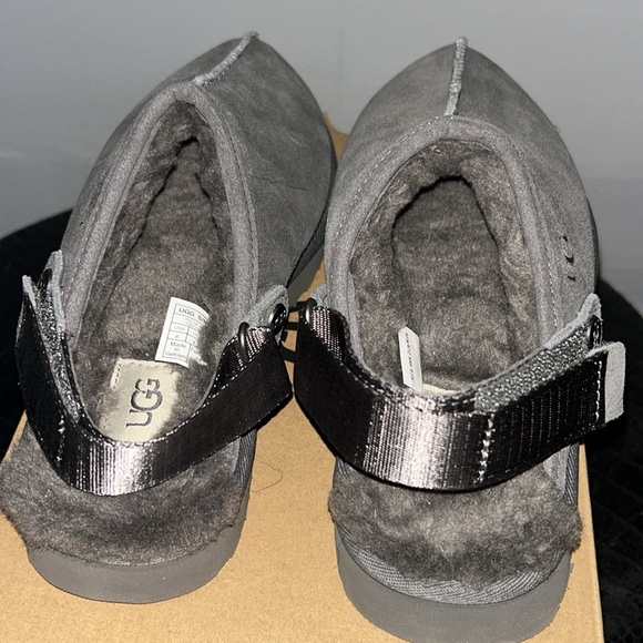 UGG Clogs - Picture 4 of 10